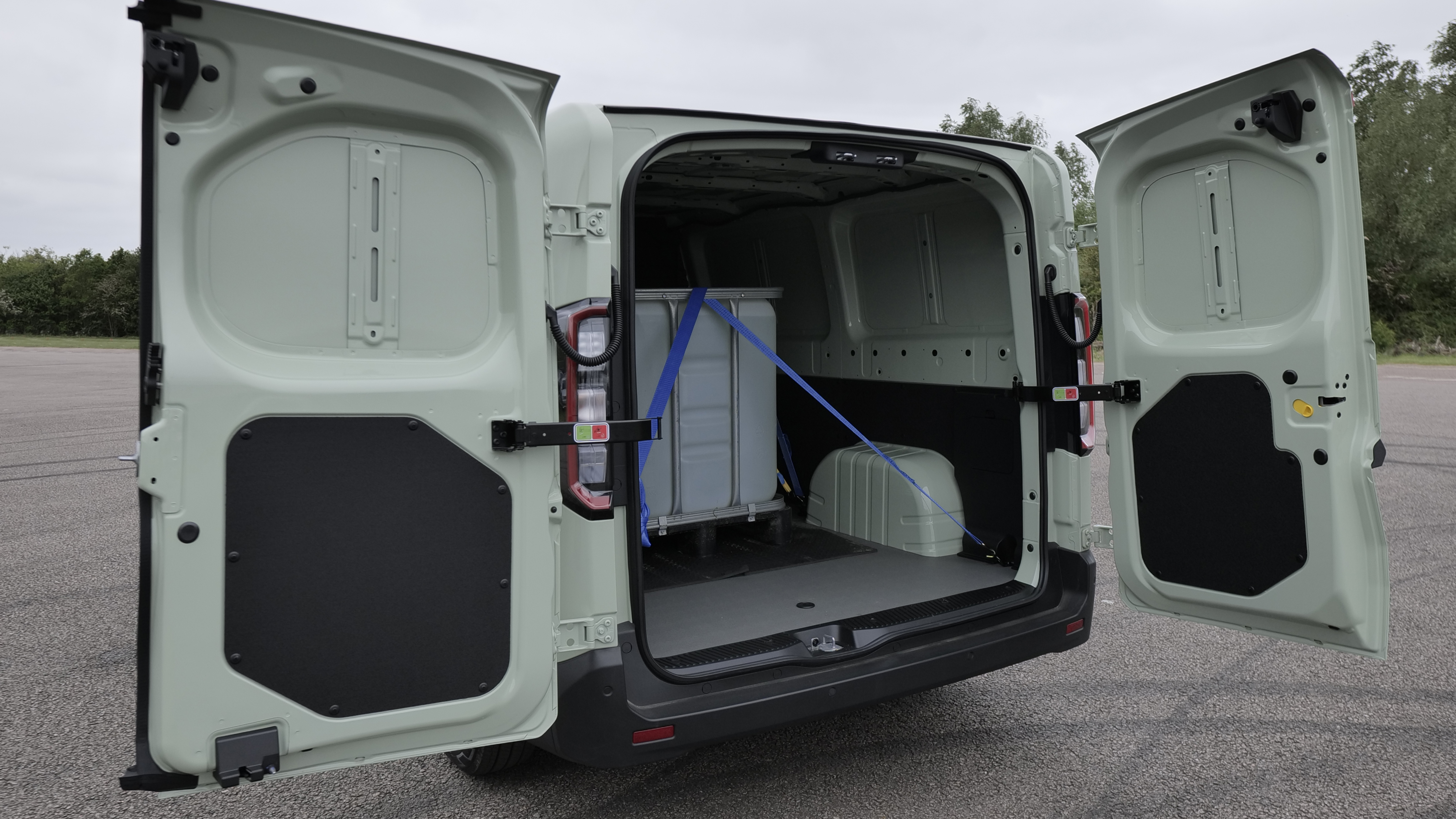FARIZON SUPERVAN L1 ELECTRIC 170kW 67kWh Core H1 Van Auto
